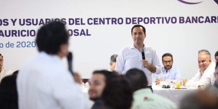 Gobernador Mauricio Vila Dosal se reunió con integrantes del Centro Deportivo Bancario de Yucatán
