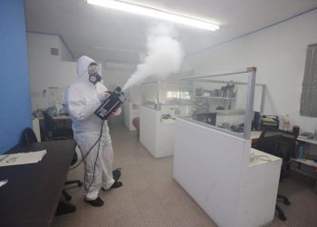 Desinfectan instalaciones, instalaciones de Servicios Públicos y vehículos del Ayuntamiento de Mérida