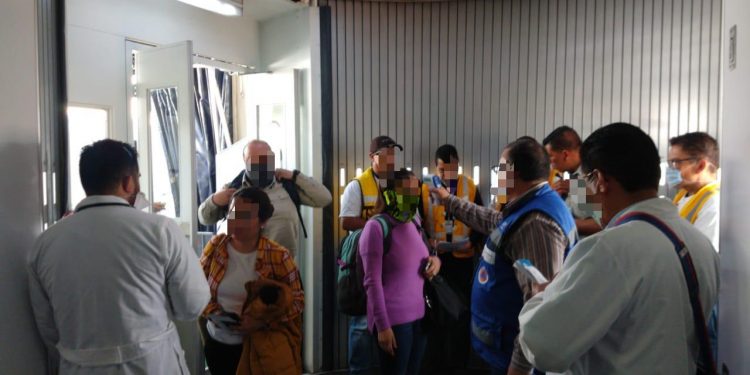 Arriban al país más de 400 mexicanos provenientes de Perú que estaban varados en dicho país / Fueron traídos por el gobierno federal en tres aviones