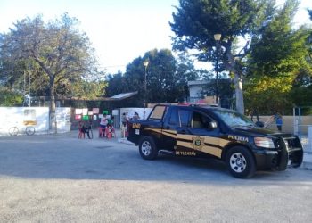 Mantienen cerrada primaria / Amenazan a padres de familia de la “Jacinto Rosado” con quitar educación especial
