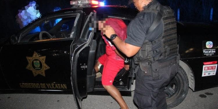 Detienen en retén en Yucatán a una pareja armada con pistola de grueso calibre y otra de hechura casera, según informa la SSP, en coordinación con la Guardia Nacional