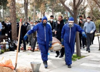 Se cierran más fronteras: Los países de Medio Oriente han comenzado a cerrar sus fronteras a medida que el número de casos en la región se elevó a más de 8,600