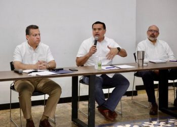 El alcalde Renán Barrera Concha presenta a los regidores las medidas sanitarias para prevenir el COVID-19 en el municipio