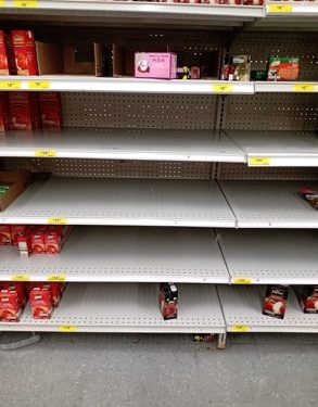 Acaban con productos en los supermercados en Mérida / Compras de pánico y autoreclusión