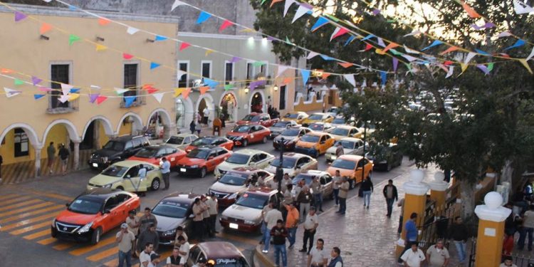 Señalan vínculos del alcalde Ayora de Valladolid con agrupaciones de taxistas que paralizaron el centro histórico durante dos días
