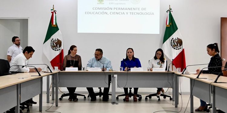 Aprueban en comisión contar con personal mayahablante en áreas de primer contacto