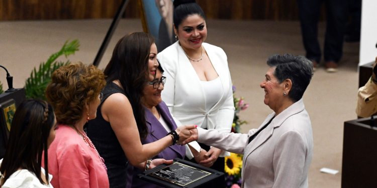 LXII Legislatura entrega el Reconocimiento “Consuelo Zavala Castillo”