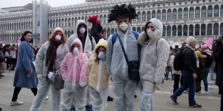 Italia camina hacia un endurecimiento de las medidas de confinamiento luego de que se duplicó el número de enfermos y se triplicó el de los fallecidos / Gobierno lombardo espía movimientos de los ciudadanos a través de las empresas telefónicas: no somos el Gran Hermano, dice