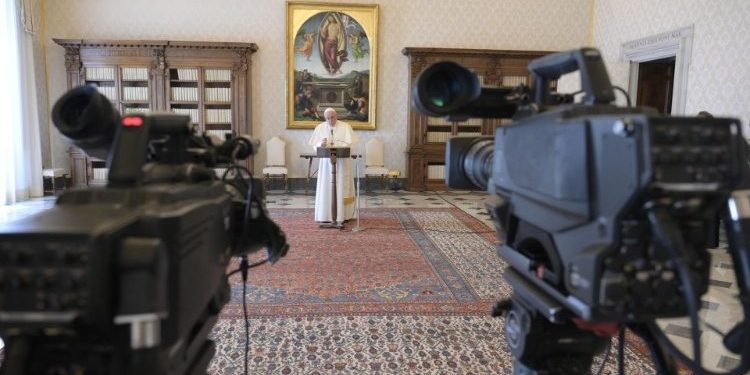 Semana Santa a puertas cerradas: celebraciones litúrgicas se celebrarán sin fieles en la plaza de San Pedro y en el Coliseo para evitar la propagación del coronavirus, informó el Vaticano