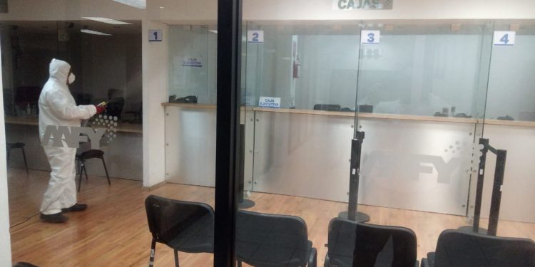 Limpieza profunda y desinfección para evitar la propagación del coronavirus en los edificios públicos, Unidades de Servicio Electrónico (USE) y ventanillas de atención en Yucatán del gobierno del Estado