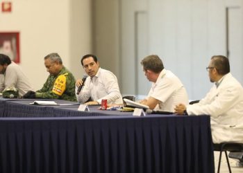 Tras publicación de Decreto Federal, el gobernador Mauricio Vila Dosal y representantes de hospitales públicos y privados refrendan trabajo coordinado para cuidar de la salud de los yucatecos