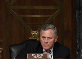 Senadores estadounidenses tuvieron acceso a información confidencial sobre el coronavirus y la utilizaron para beneficio personal vendiendo sus acciones antes del colapso de Wall Street