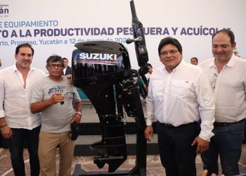 Roger Torres Peniche, entregó apoyos del programa Fomento a la Productividad Pesquera y Acuícola: se trata de 64 motores y 42 equipos de localización con una inversión de más de 10 millones de pesos