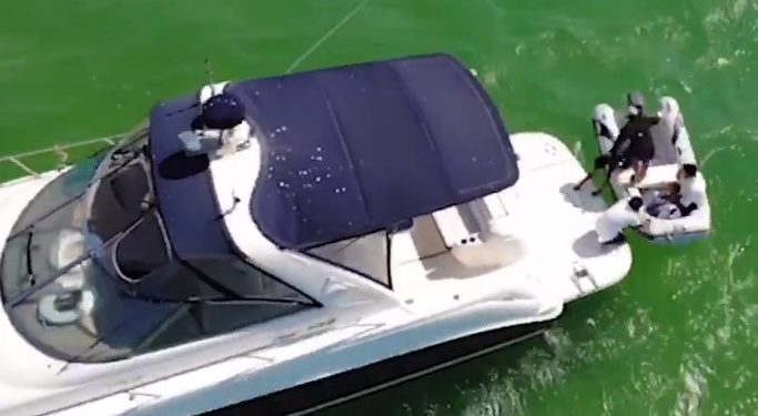 El alcalde de Progreso, Yucatán, Julián Zacarías Curi, “ordenó” el cierre de las marinas turísticas y deportivas tras decretar la ley seca en dicho municipio pasando por encima de la autoridad federal, según dijo