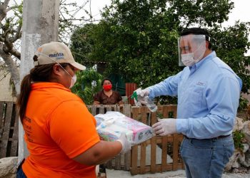 Alcalde Renán Barrera supervisa la entrega de apoyos alimentarios en comisarías