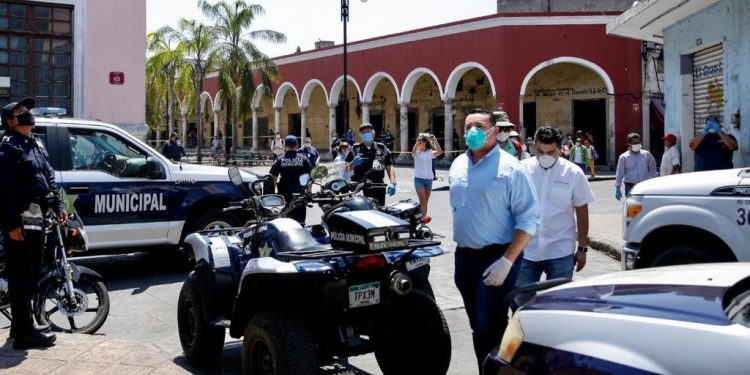 Intensifica el Ayuntamiento de Mérida las labores de limpieza y desinfección de los mercados