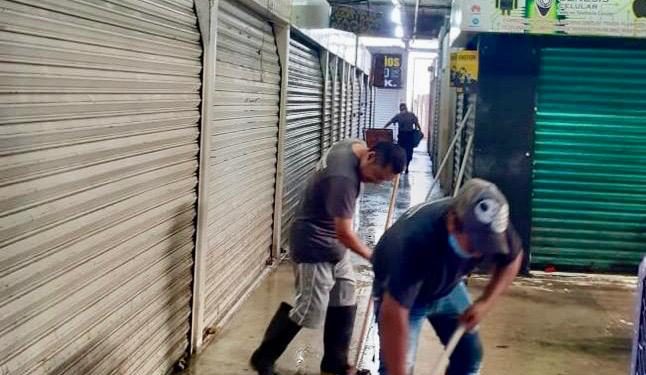 Limpieza profunda y desinfección en los mercados municipales para reforzar medidas contra el coronavirus, asegura el Ayuntamiento de Mérida
