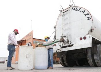Gobierno del Estado apoya al sector ganadero con la entrega de 1,000 toneladas de melaza ante la falta de pastura por la sequía