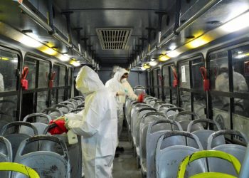 Para proteger la salud de los pasajeros, se implementa la sana distancia al interior de las unidades del transporte público