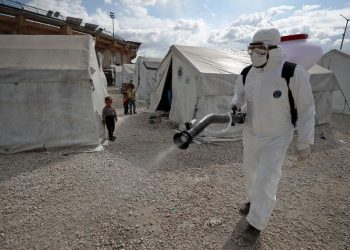 “Se extiende a nivel mundial una epidemia de desinformación. Proliferan los consejos de salud perjudiciales y los tratamientos médicos falsos”, advierte la ONU