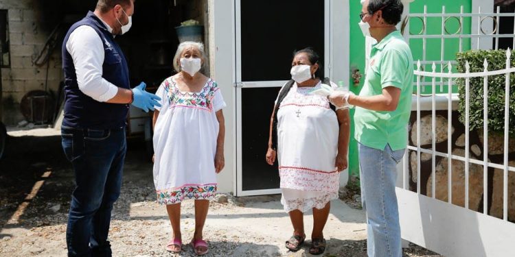 La Asociación China “Península de Yucatán” en colaboración con el Ayuntamiento de Mérida suman esfuerzos para entregar cubrebocas a los habitantes de la comisaría de Xcunyá