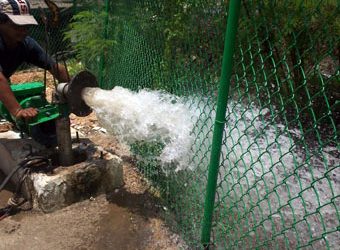 Falla el servicio de agua potable en comisarias del norte de Mérida: falta presión y no entra suficiente líquido, señala vecinos de Cholul y Sitpacht