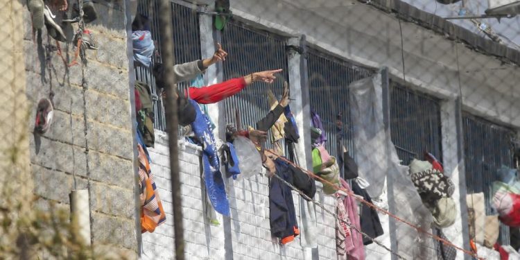 Advierte José Miguel Vivanco de Human Rights Watch: “Un brote de Covid-19 en cárceles generaría problema de salud pública” en América Latina