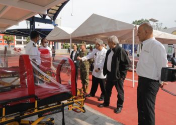 Presidente supervisa instalaciones exclusivas para pacientes de COVID-19 en Centro Médico Naval