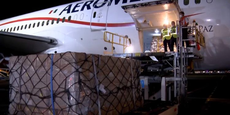 Llega a México equipo de protección traído por el gobierno federal para personal de salud para atender contingencia por Covid-19
