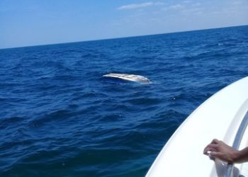 Un pescador progreseño de 63 años de edad, cuya embarcación  se volcó a tres millas náuticas de la costa,  entre Chicxulub y Telchac Puerto, fue rescatado hoy por elementos de la Secretaría de Seguridad Pública de Yucatán