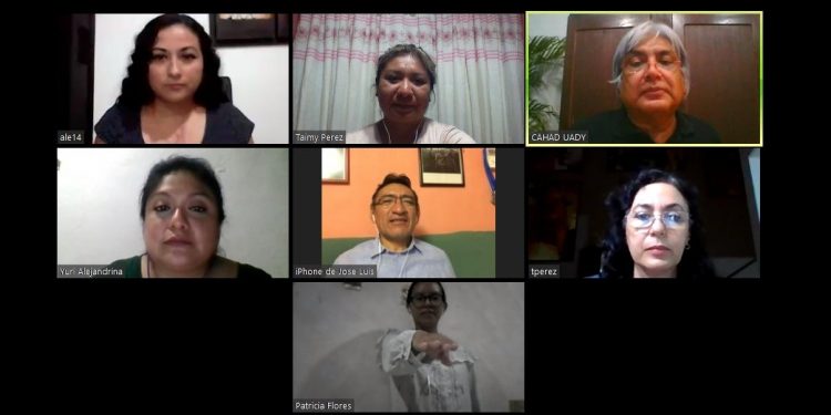 Estudiantes de la UADY presentan exámenes profesionales a distancia