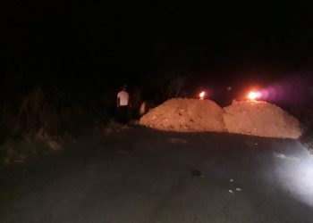 Kanxoc denuncia bloqueo e incomunicación por COVID-19 impuesto sin consultarlos por el alcalde, Enrique Ayora Sosa / Se impidió el libre tránsito durante una emergencia médica, señalan