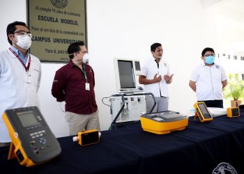 Gobierno del Estado recibe equipo biomédico y ventilador mecánico de la Universidad Modelo, instrumentos indispensables en la labor médica durante contingencia por Coronavirus