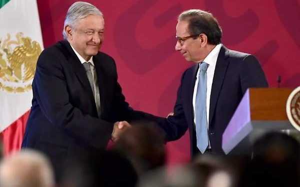 De las grandes empresas que deben al SAT 50 mil millones de pesos, algunas ya decidieron pagar 15 mil millones al gobierno federal dijo el presidente AMLO / Carlos Salazar baja el tono y no llama a huelga de impuestos