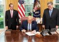Presidente Trump ordena que plantas de procesamiento de carne no cierren por el coronavirus para evitar escasez de alimento