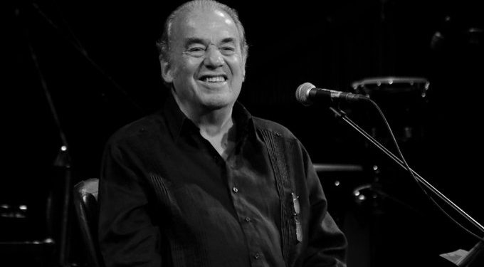 Falleció el cantautor mexicano Óscar Chávez