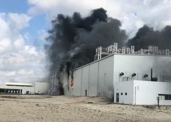 Incendio de grandes proporciones provoca graves daños a planta de Grupo Porcícola Mexicano en Tixpéhual-Sahé / Estaban trabajando 40 obreros en su interior pero no hay heridos reportados