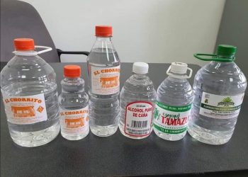 73 personas intoxicadas por consumo de alcohol de caña adulterado con metanol en Jalisco / 23 murieron