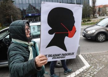 COVID-19: una herramienta en las manos de los autoritarios de Europa, advierten