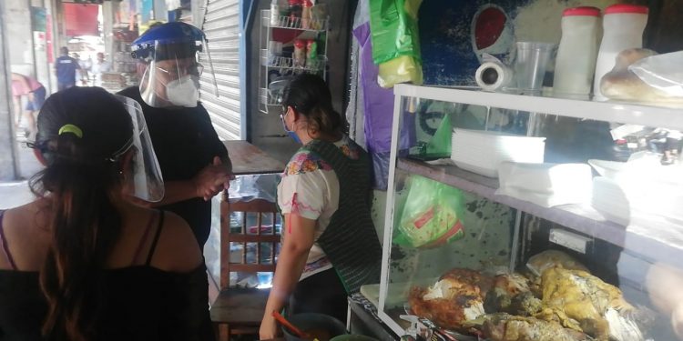 Negocios que permanecían abiertos en los mercados Lucas de Gálvez y San Benito quedan cerrados a partir de hoy, dice alcalde Renán Barrera, quien aseguró que las pruebas aplicadas a locatarios son las más confiables / No hay fallecidos, hasta ahora, afirma