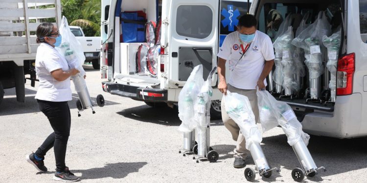 Ambulancias continúan siendo equipadas para ofrecer traslados más seguros a pacientes con Coronavirus