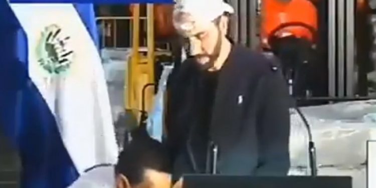 La Corte Suprema de El Salvador ordenó la suspensión inmediata del estado de emergencia declarado debido a la pandemia de coronavirus por el presidente Nayib Bukele, quien ha sido criticado por mostrar tendencias autoritarias y exceder sus poderes