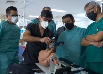 Canirac Yucatán entregó un Vídeolaringoscopio al Hospital General “Dr. Agustín O´Horán que permitirá brindar una atención de calidad a los pacientes con coronavirus