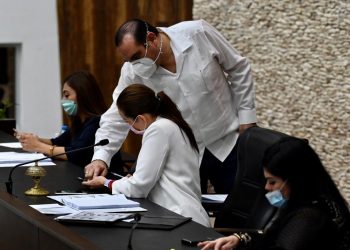 Diputado Felipe Cervera rechaza haber “gritado y agredido” a dos legisladoras de su bancada en “represalia por su voto” en comisiones: “existe intensa campaña de noticias falsas”, dice / Legisladoras lo defienden