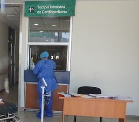 Trabajadores Hospital Regional de Alta Especialidad de la Península de Yucatán (Hraepy) afirman que la empresa Distribuidora Integral del Sureste (DIS) se niega a pagarles la primera quincena correspondiente a mayo