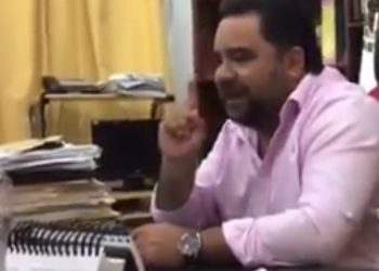 El alcalde de Motul descalifica a los medios de comunicación / Molesto por las críticas a su lamentable desempeño, califica de “plaga de langostas” a los reporteros y afirma que él no da para los “chescos”