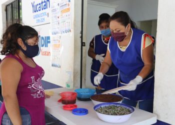 El gobierno del Estado sigue respaldando a más de siete mil 700 personas, con la entrega de raciones de comida en 41 municipios, afirman