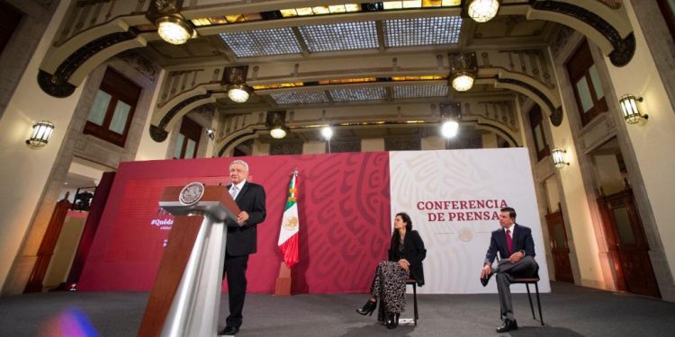 Segundo funcionario federal con COVID-19: titular de Profeco, Ricardo Sheffield / Acompañó al presidente AMLO el lunes