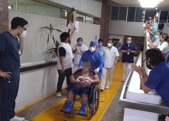 Una paciente femenina de 52 años de edad diagnosticada con COVID-19, superó la enfermedad tras seis días de atención en el Hospital General Regional (HGR) No.12 de Yucatán