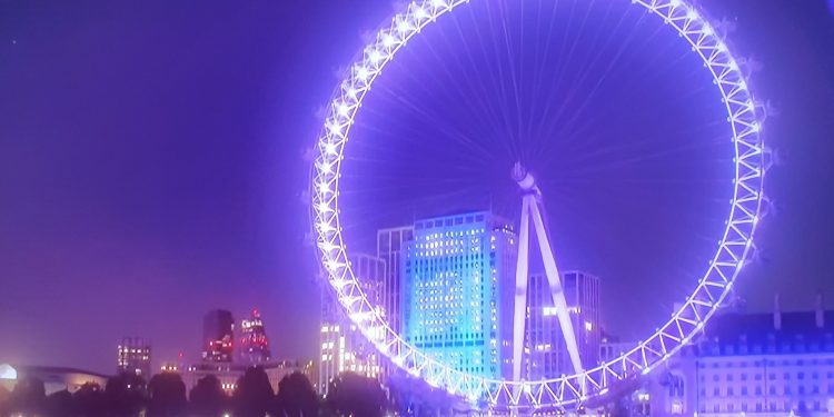 Grandes áreas de la capital británica se cerrarán a los automóviles y camionetas para que las personas puedan caminar y andar en bicicleta de manera segura cuando se levante el bloqueo por el coronavirus, dice el alcalde Sadiq Khan